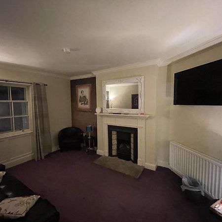 The Commercial Bar & Hotel Chester Bilik gambar