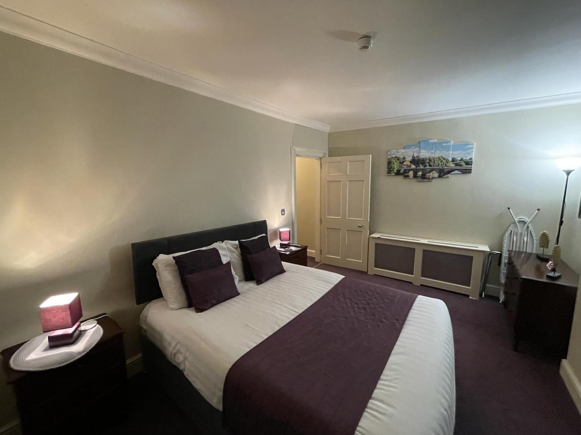 The Commercial Bar & Hotel Chester Bilik gambar